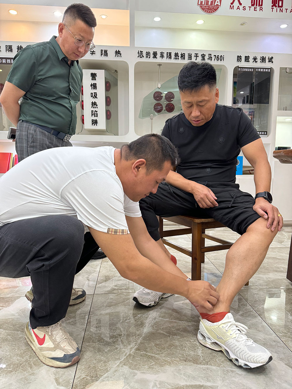 5月22日百年董氏攜手鴻達車里巴巴，為全市司機免費貼敷膏Yao，獻愛心送健康！大型公益活動正式拉開帷幕。 