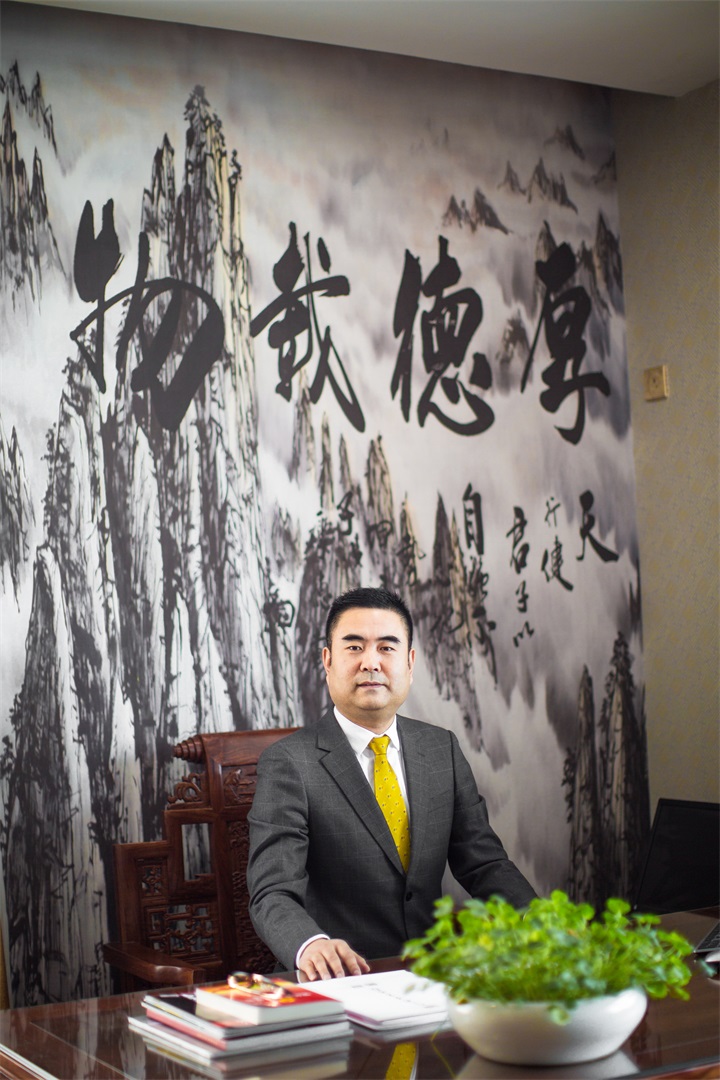 恭喜百年董氏公司董事長董增軍先生受邀參加《第四屆中國民營經濟華西論壇暨優秀民營企業家風采展播》，并以特邀嘉賓身份出席本次會議 