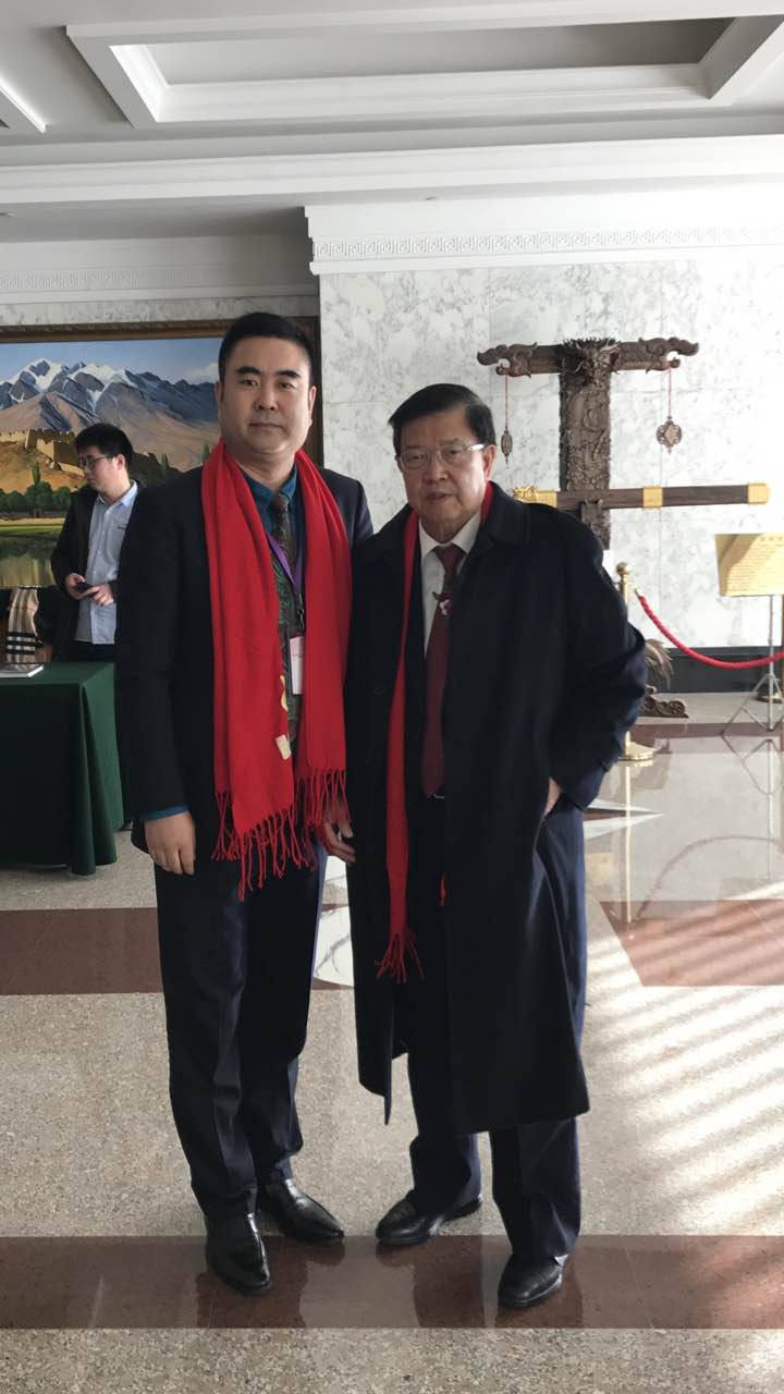 百年董氏公司董事長董增軍先生受國家相關(guān)部門的邀請參加“第七屆全國服務業(yè)公眾滿意度專項調(diào)研新聞發(fā)布領(lǐng)袖年會暨中國商界企業(yè)家俱樂部理事2018春節(jié)賀歲電視大拜年”活動 