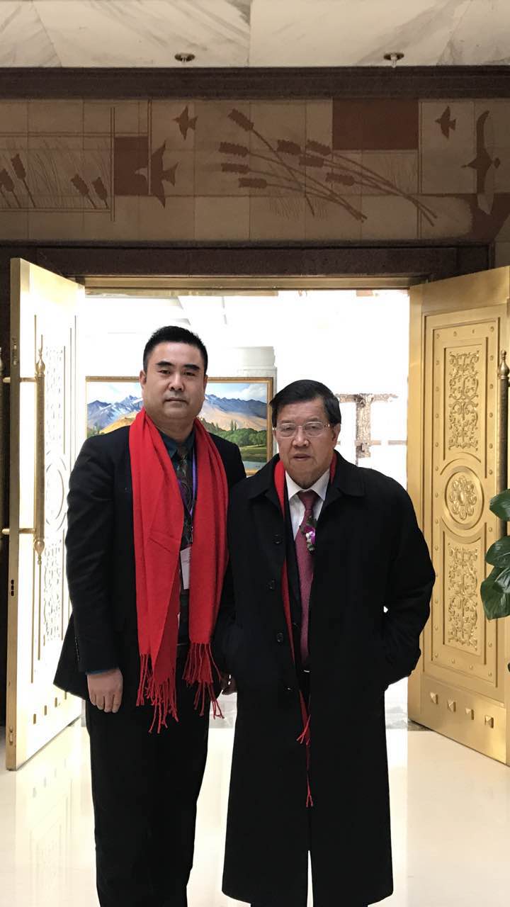 百年董氏公司董事長董增軍先生受國家相關(guān)部門的邀請參加“第七屆全國服務業(yè)公眾滿意度專項調(diào)研新聞發(fā)布領(lǐng)袖年會暨中國商界企業(yè)家俱樂部理事2018春節(jié)賀歲電視大拜年”活動 